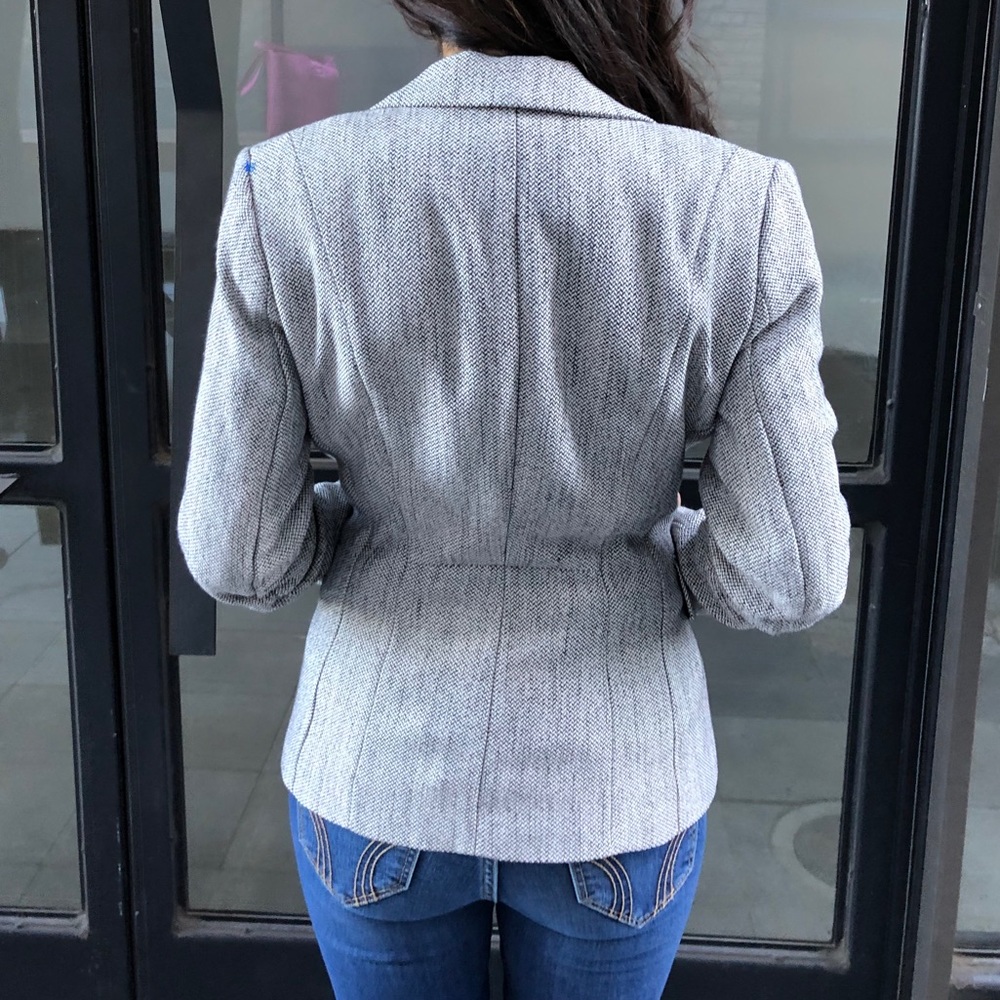 Blazer - Picture 5 of 5